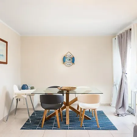 Ocean Beachfront By Real Life Concierge Διαμέρισμα *